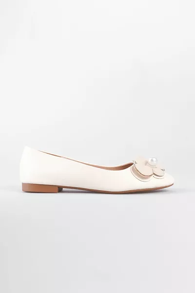 Ballerinas für Damen mit perlmuttfarbenen Blumenaccessoires