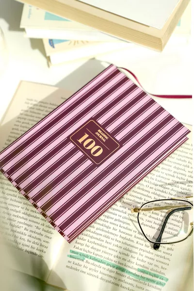 Дневник за четене на книги Червено-бордо