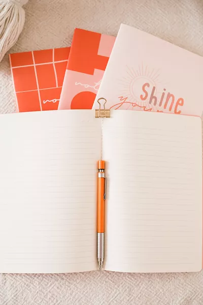 Набор из 4 тетрадей  в линейку для портняжных швов