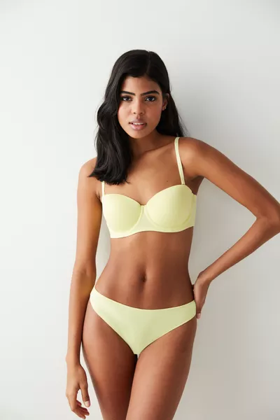 حمالة صدر بلوم الصفراء