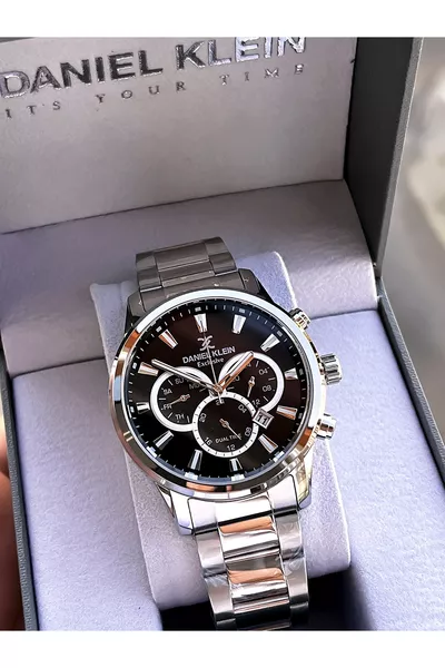 ساعة رجالية مقاومة للماء حتى عمق متر، بسوار فولاذي وصندوق خاص، مع وظائف داخلية مفعلة