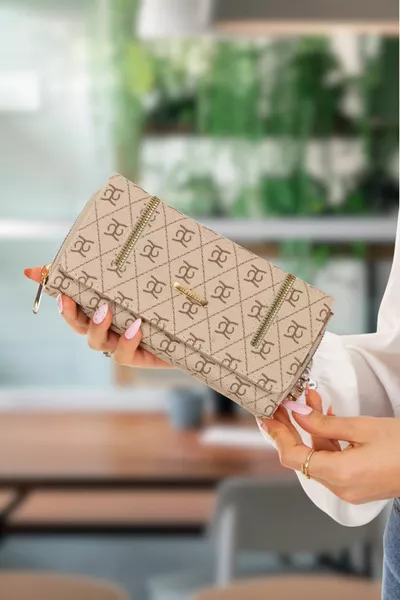 Портфейл с отделения за банкноти и карти с женски десен и цип