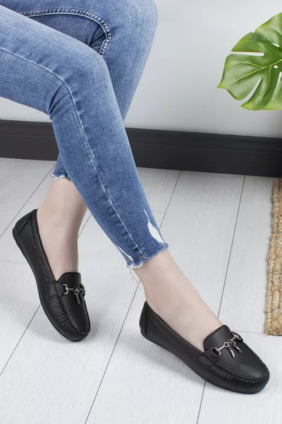 حذاء باليه نسائي أسود بمشبك