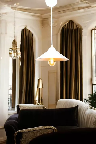 Японска единична бяла полилей