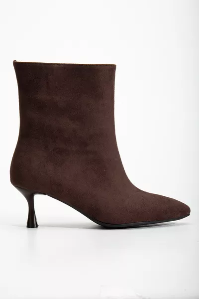 حذاء نسائي من الجلد السويدي بطبق حاد وكعب نحيف بلون القهوة الداكن