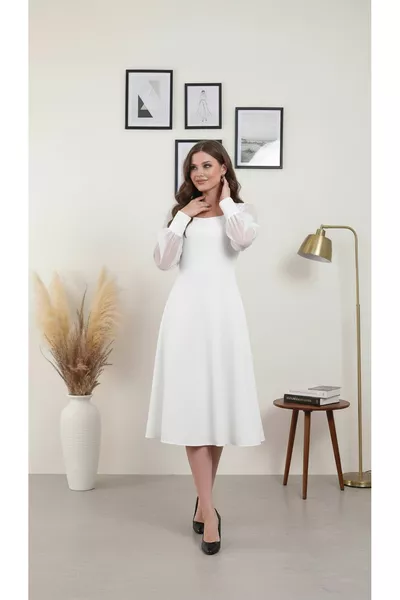 فستان متوسط الطول بياقة دائرية