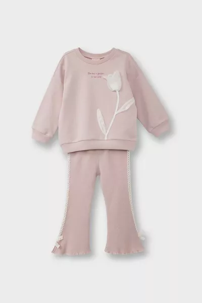 طقم بنات مكون من قطعتين، سويتر مزخرف بالزهور وبنطلون بقصة أرجل واسعة AU