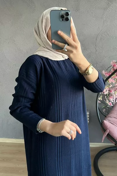 فستان بحجاب من الصوف