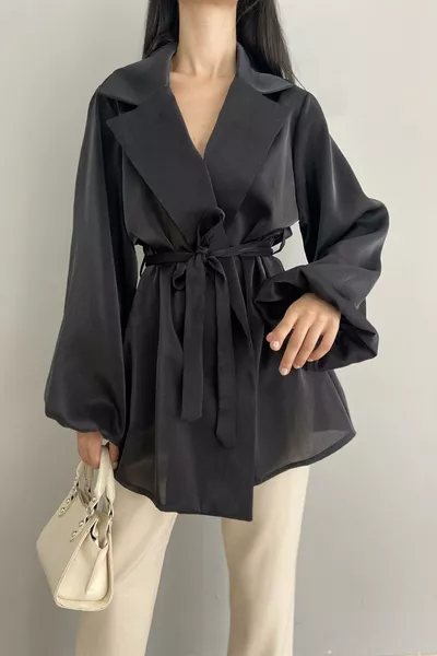 سترة ساتان بأكمام منتفخة مع أربطة