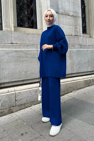 Completo in maglia maniche a palloncino blu scuro