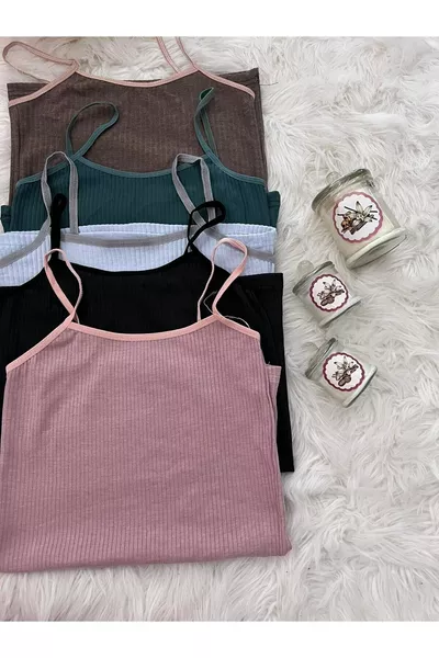 خمس قطع من قمصان نسائية رياضية