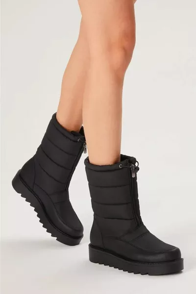 حذاء ثلجي أسود نسائي مبطن بالفراء ومضاد للماء