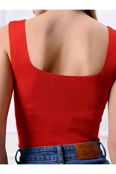 بلوزة نسائية بدون أكمام برقبة مربعة، حمالات سميكة، قماش محبوك رقيق، باللون الأحمر، مقاسات كبيرة وصغيرة