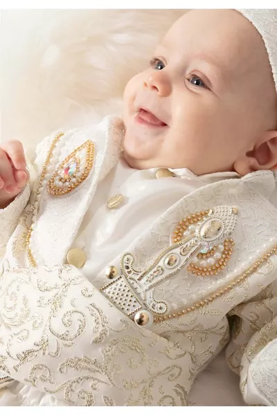 ملابس ختان صبي صغيرة على طراز أمير مع قبعة للمولود،  بلون كريمي