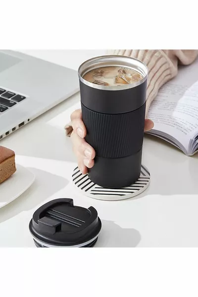 ترمس من الفولاذ المقاوم للصدأ  بسعة  مل مع فنجان مقاوم للانزلاق وألوان متنوعة