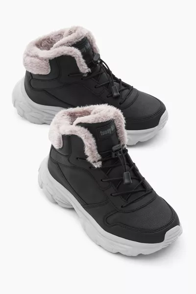 Детски унисекс черни ботуши с гумена подметка, вътрешна подплата от пух и връзки