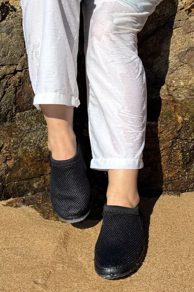 Unisex Adult Black Water Shoes Non-Slip Sole Multi-Purpose Stylish Pool Beach Rafting Slippers 