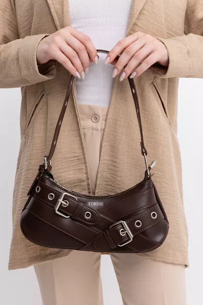 Borsa a tracolla e a spalla baguette con dettaglio cintura marrone – pelle vegana, tracolla regolabile