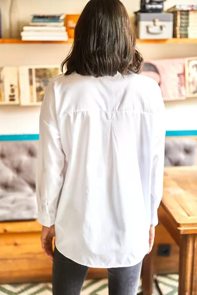 Chemise tissée imprimée pour femme avec détail de poche blanche 