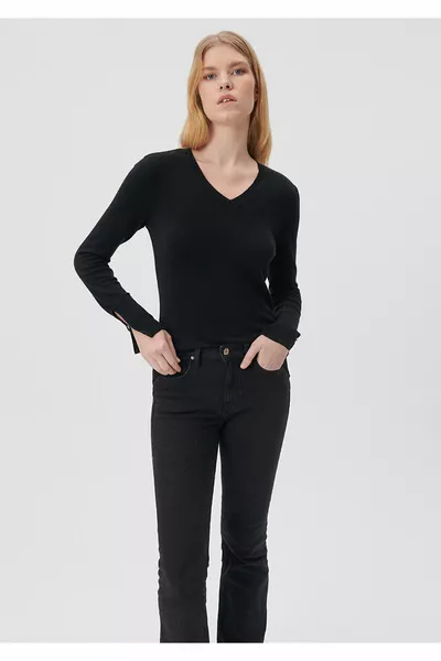 Черный свитер с V-образным вырезом Slim Fit / Узкий крой 