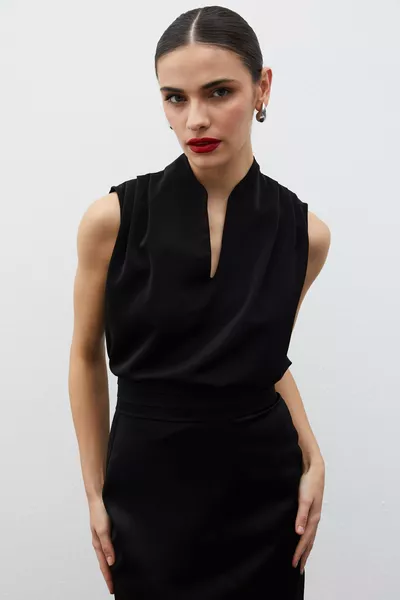 Блуза без ръкави с висока яка - ЧЕРНО