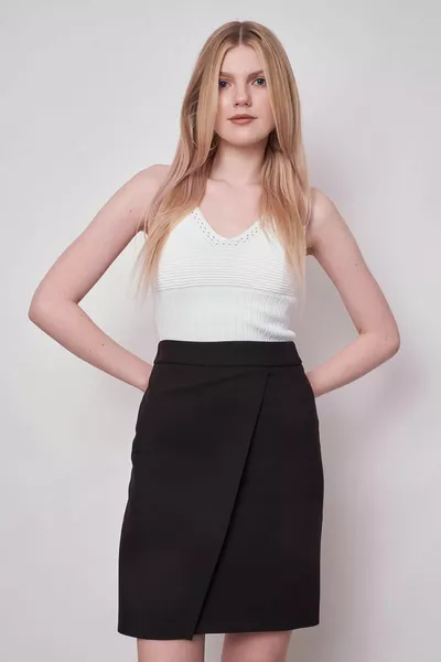 تنورة نسائية سوداء عالية الخصر من فيرجينيا 