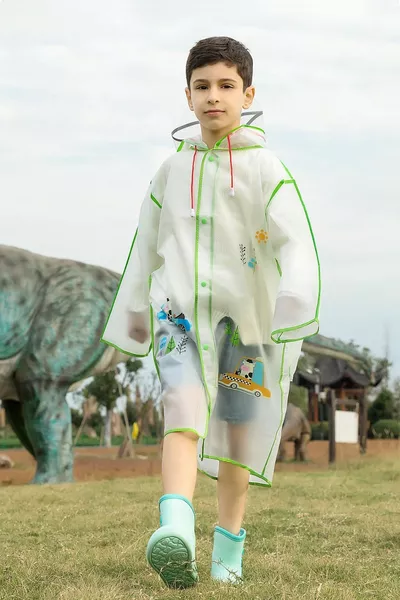 Grüne Kinderregenjacke aus EVA-Stoff mit Kapuze, Mustern, ohne Taschen und Druckknöpfen, mit Rucksackschutz