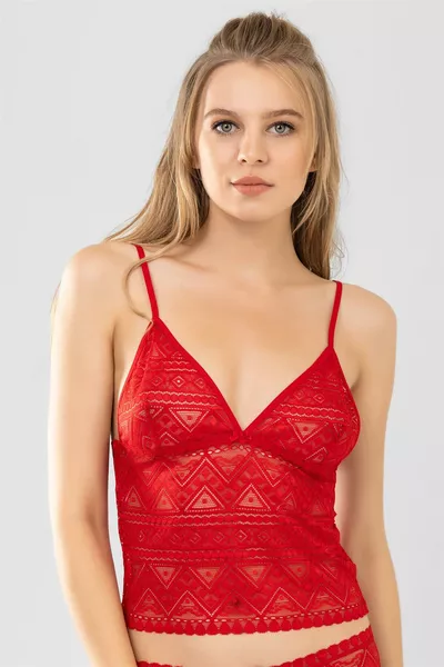 Bralette Rosso con Scollo a V Profondo in Pizzo e Spalline Sottili