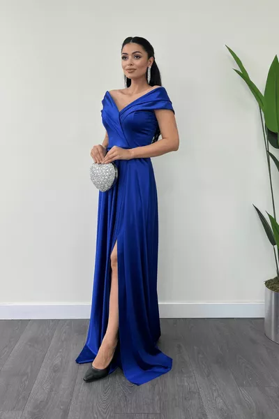 Robe de soirée à col bateau en tissu satiné - Saks Blue