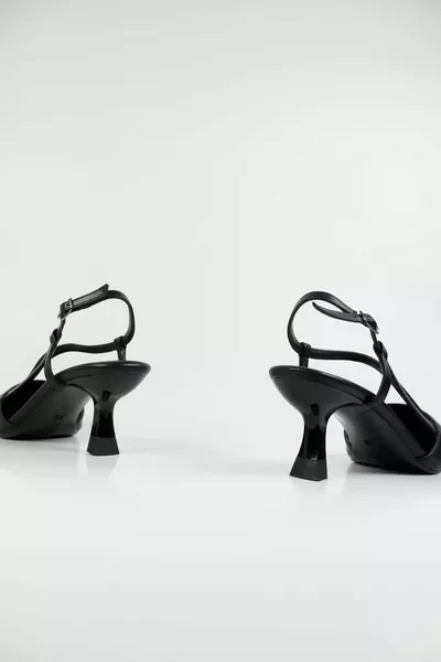 Vrouwen Zwarte Kleur Skin Open Back Heels